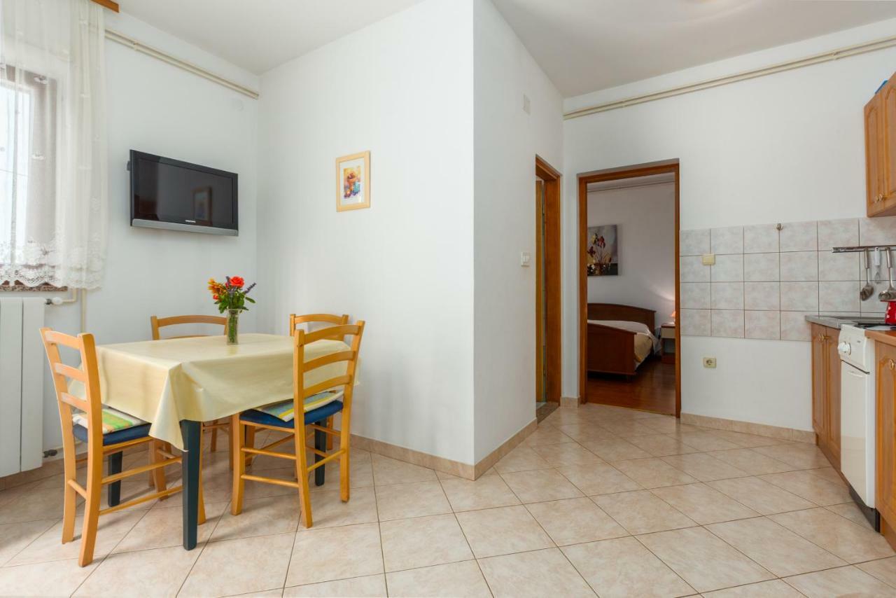 Apartment Softic Pula Buitenkant foto