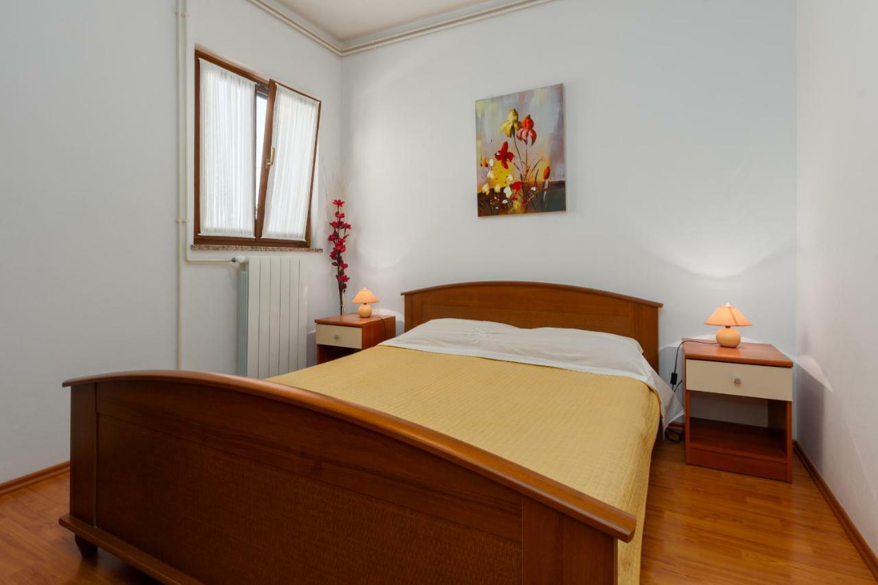 Apartment Softic Pula Buitenkant foto