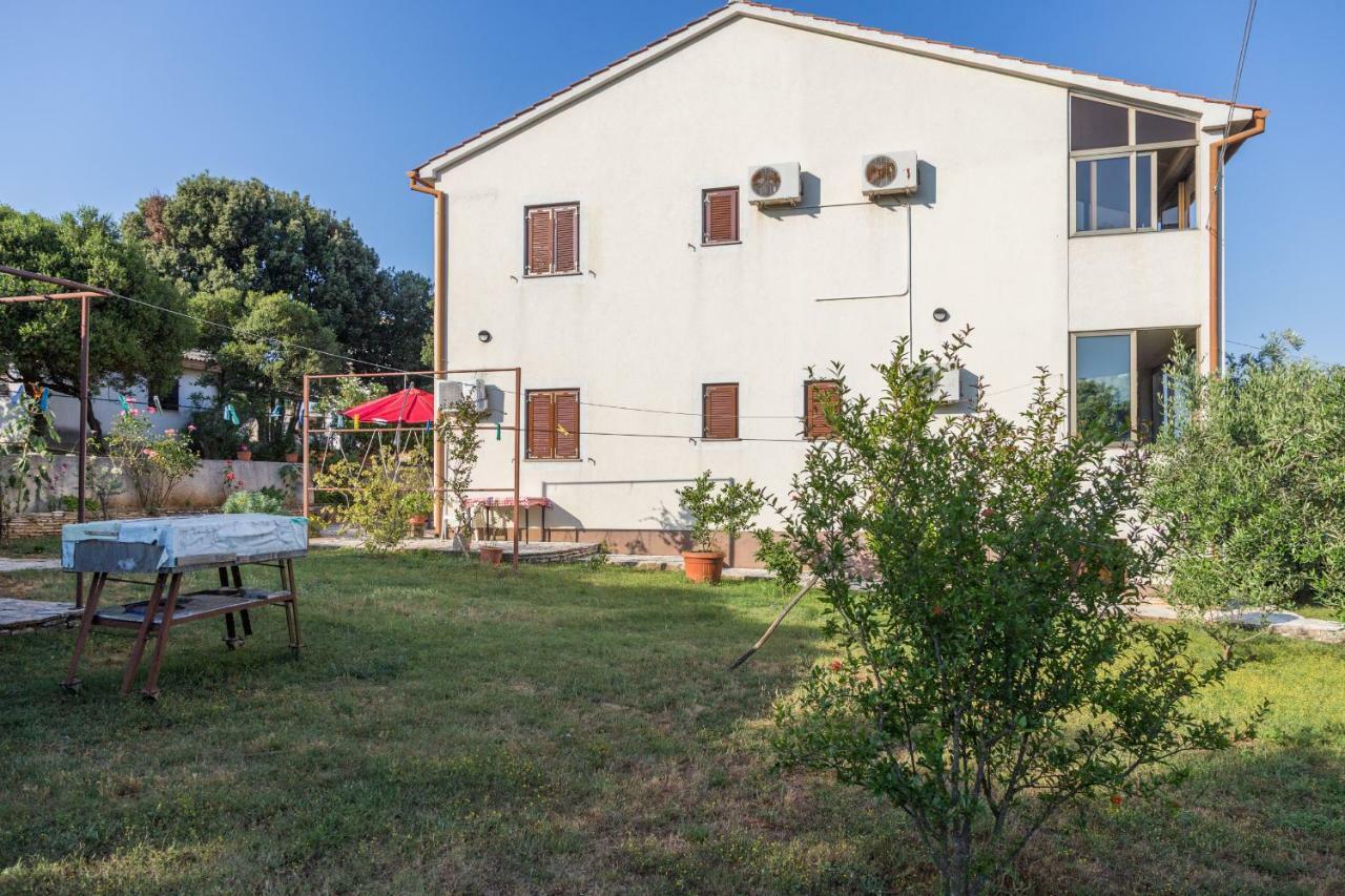 Apartment Softic Pula Buitenkant foto